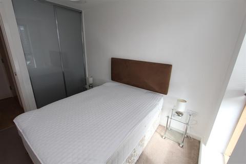 2 bedroom flat to rent, St James Quay, Brewery Wharf
