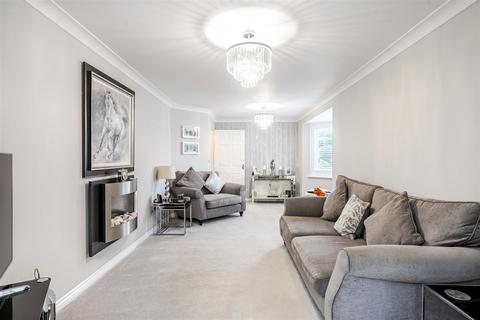 1 Greenacres, Lower Kingswood, Tadworth, KT20 7EL