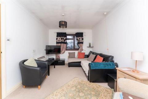 1 bedroom apartment for sale, Vicarage Farm Road, hounslow, Hounslow, TW5 0DR