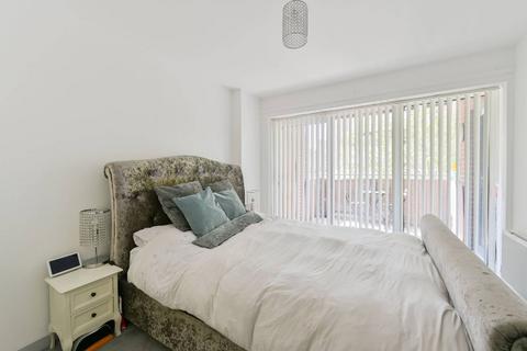 2 bedroom flat for sale, Mullins Place, Clapham Park, London, SW4