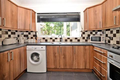 1 bedroom flat to rent, Sutton Grove, Surrey SM1
