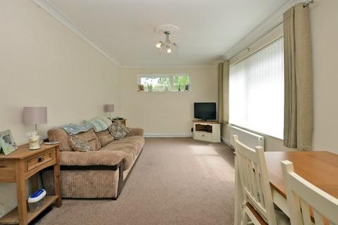 1 bedroom flat to rent, Sutton Grove, Surrey SM1