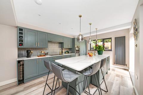 4 bedroom detached house for sale, Malincroft, Mapplewell, S75