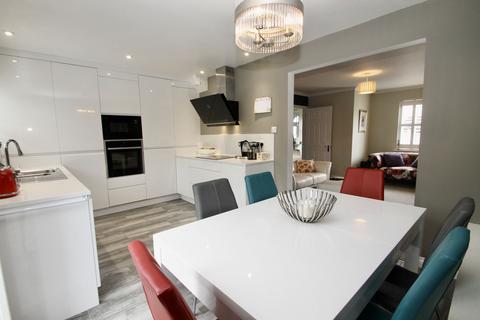3 bedroom semi-detached house for sale, Knapp Hill Close, South Horrington