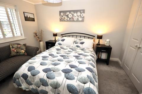 3 bedroom semi-detached house for sale, Knapp Hill Close, South Horrington