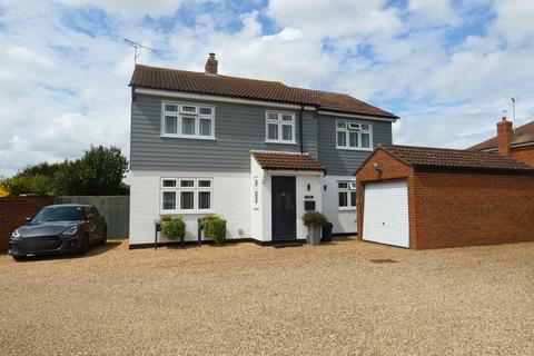 Chandlers Close, CO5 8DY