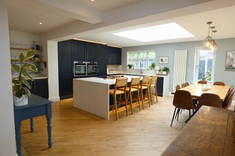 4 bedroom detached house for sale, Chandlers Close, CO5 8DY