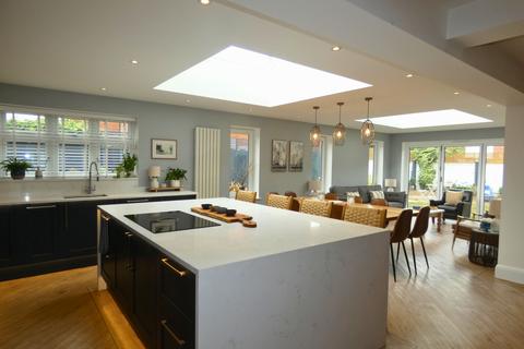 4 bedroom detached house for sale, Chandlers Close, CO5 8DY