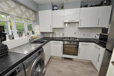 undefined, Maynell Close, Idlethorp, Bradford