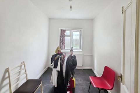 2 bedroom flat for sale, Hickling Road, Ilford, Essex, London
