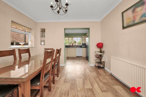 67 Heath Drive, Romford, RM2 5QX