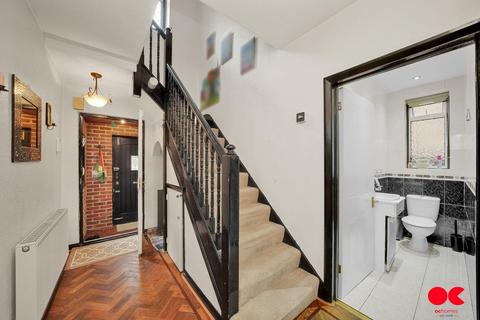 67 Heath Drive, Romford, RM2 5QX