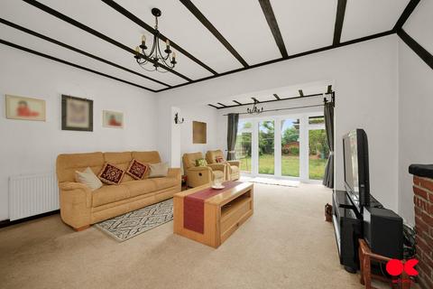 67 Heath Drive, Romford, RM2 5QX