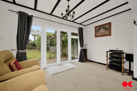 67 Heath Drive, Romford, RM2 5QX