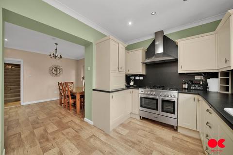 67 Heath Drive, Romford, RM2 5QX