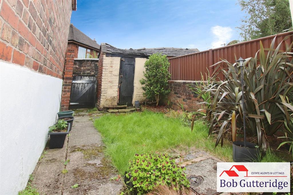 Enclosed rear yard