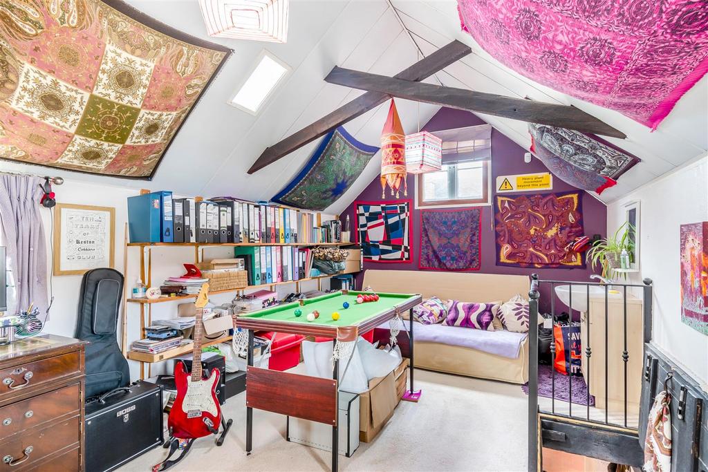 Bedroom 2/Office