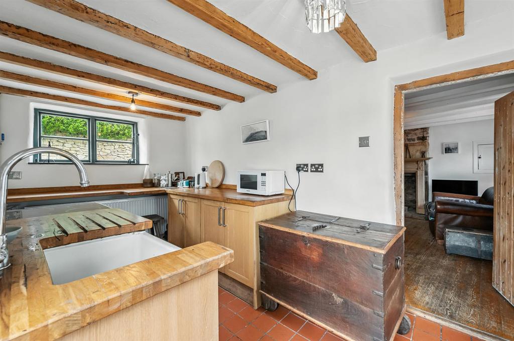 Kitchen towards sitting room.jpg