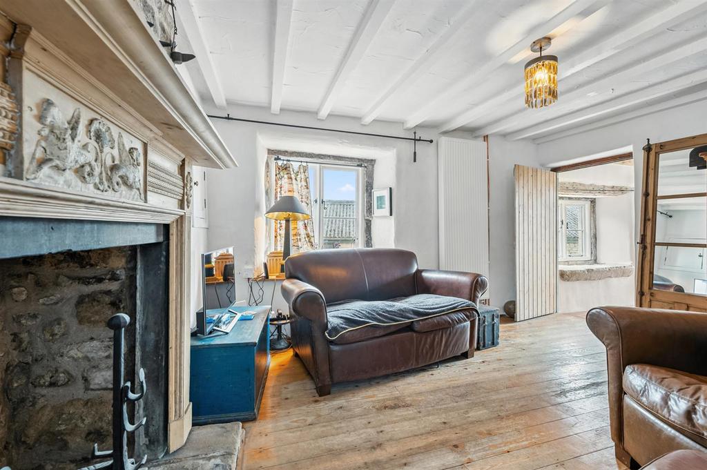 Sitting Room towards kitchen.jpg