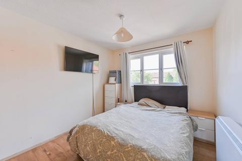 undefined, Lowry Crescent, Mitcham, CR4