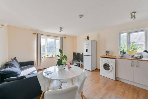 Lowry Crescent, Mitcham, CR4