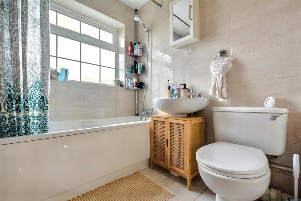Bathroom 2.jpeg