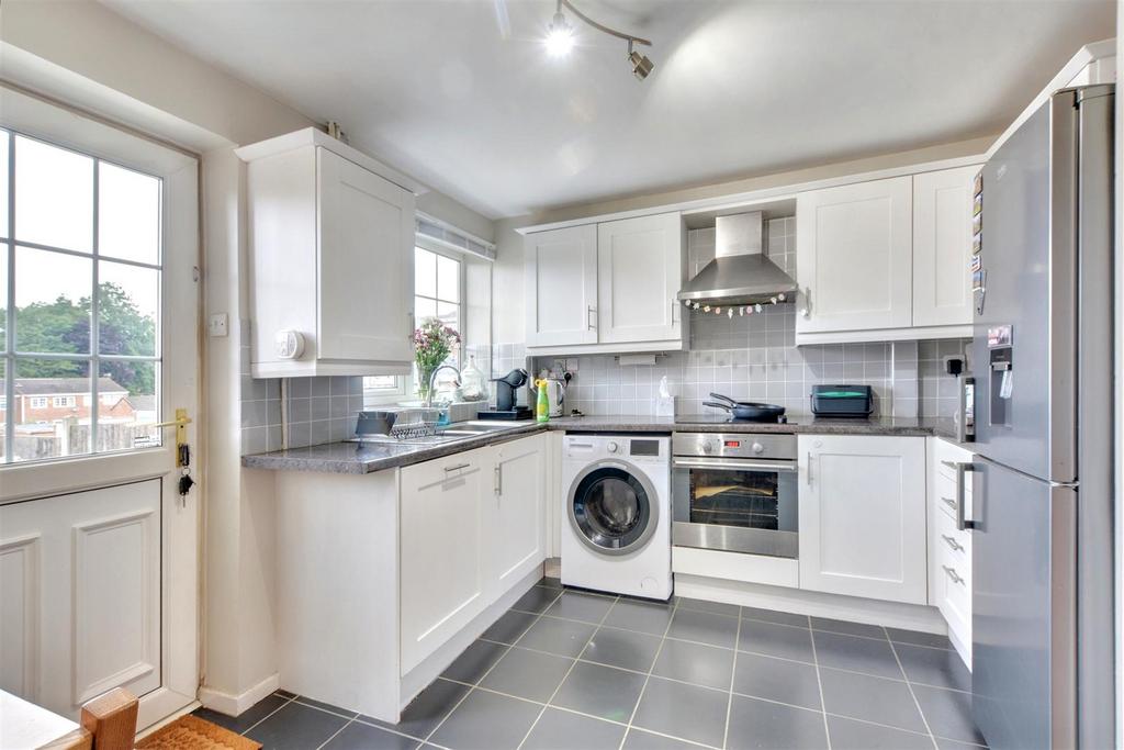 Kitchen 2.jpeg