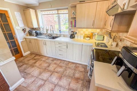 3 bedroom semi-detached house for sale, Bronwylfa, Llanymynech