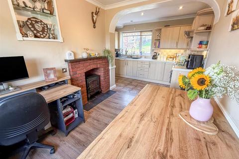 3 bedroom semi-detached house for sale, Bronwylfa, Llanymynech