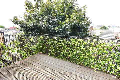 2 bedroom flat to rent, 23 Hollybush St, E13