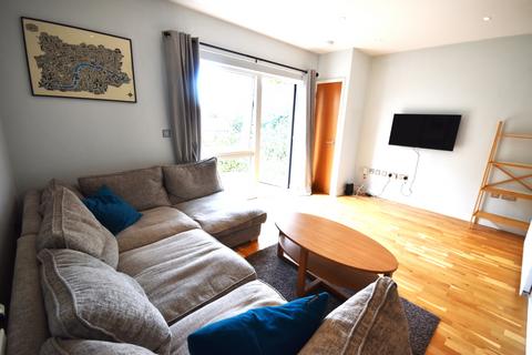 2 bedroom flat to rent, 23 Hollybush St, E13