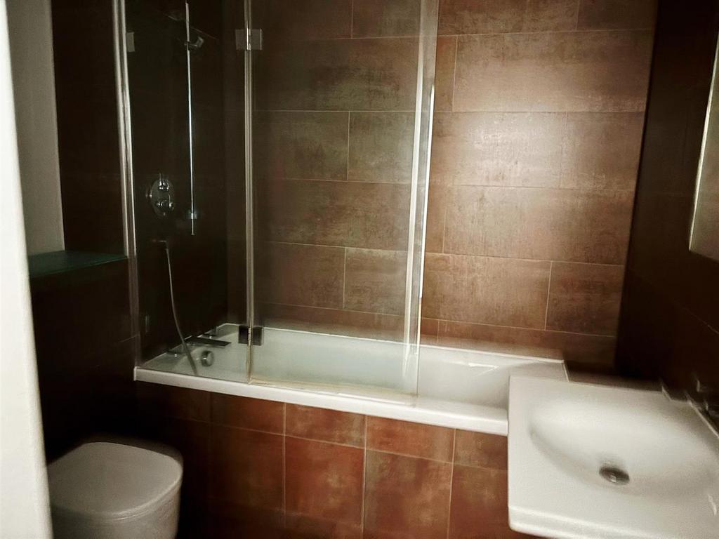 Stylish Bathroom/WC