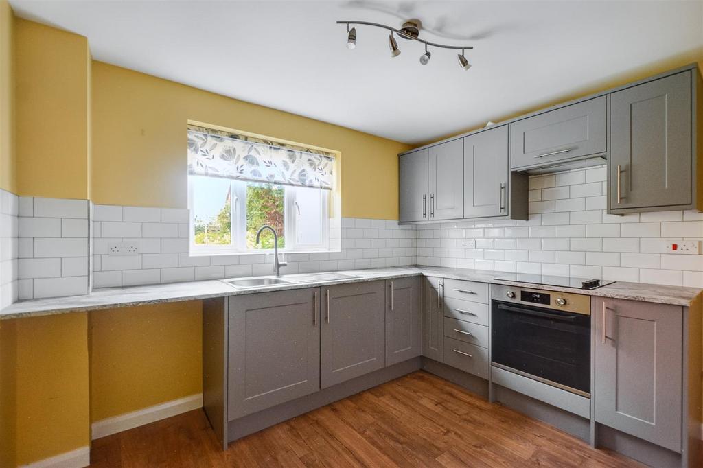 Kitchen 2.jpeg