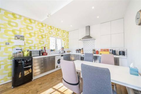 2 bedroom flat for sale, Pelton Road, London SE10