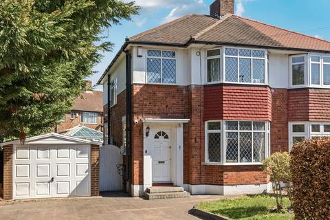3 West Hallowes, London, SE9 4EY
