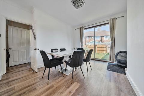 3 West Hallowes, London, SE9 4EY