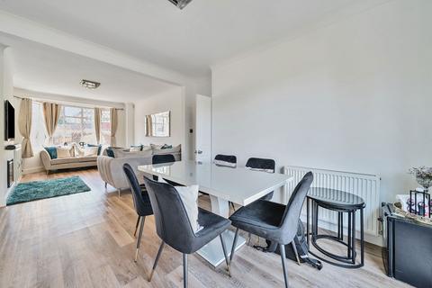3 West Hallowes, London, SE9 4EY
