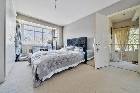 3 West Hallowes, London, SE9 4EY
