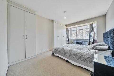 3 West Hallowes, London, SE9 4EY