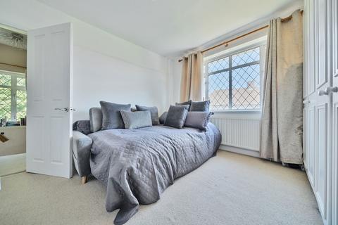 3 West Hallowes, London, SE9 4EY