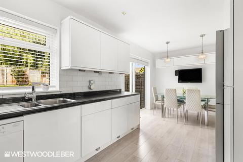 undefined, Roselands Avenue, Hoddesdon EN11