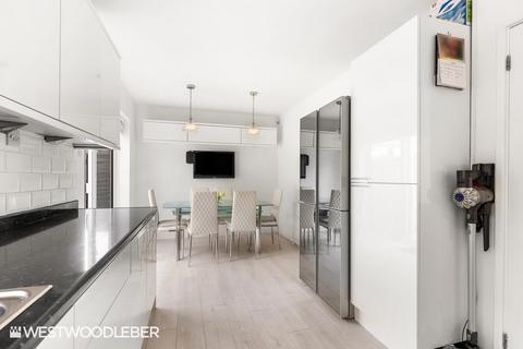 undefined, Roselands Avenue, Hoddesdon EN11