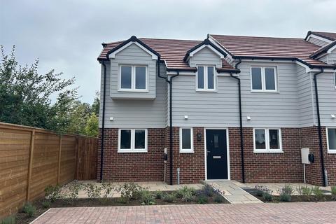 2 bedroom end of terrace house to rent, Darby Close, Maidstone Road, TN15