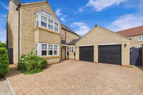 4 bedroom detached house for sale, Innes Close, Hessle
