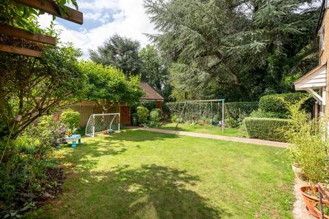 16 Brinsmead, Frogmore, St Albans, AL2 2LS