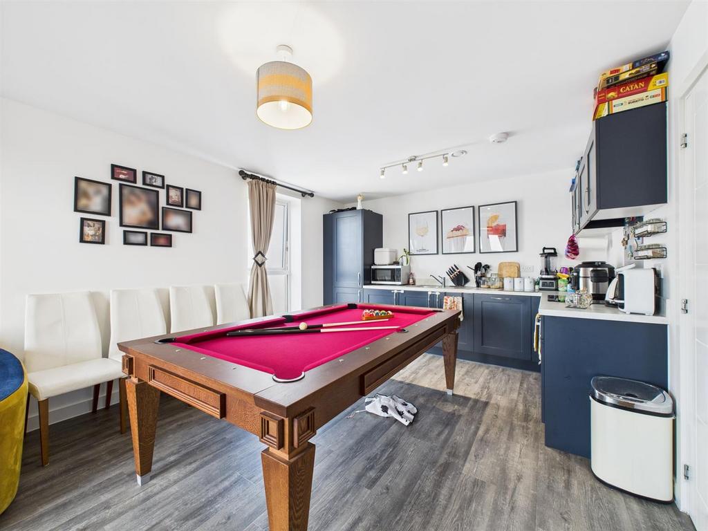 Lounge & Kitchen