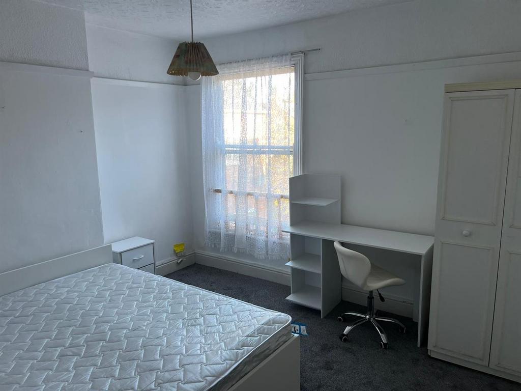 Room 5 - 1.jpg