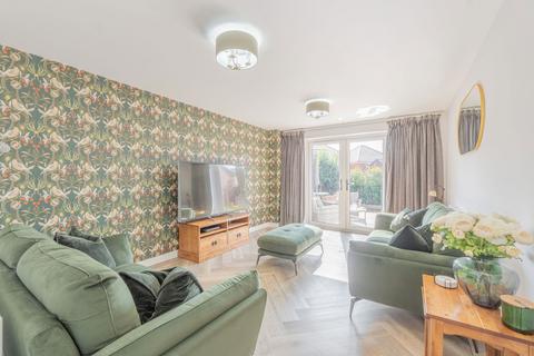68 Pastures Drive, Tidbury Green, Solihull, B90 1US