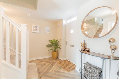 68 Pastures Drive, Tidbury Green, Solihull, B90 1US