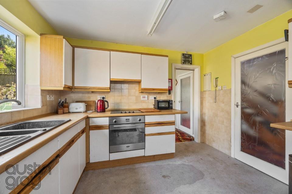 Hove Park Way, 12 A-017 (Custom).jpg